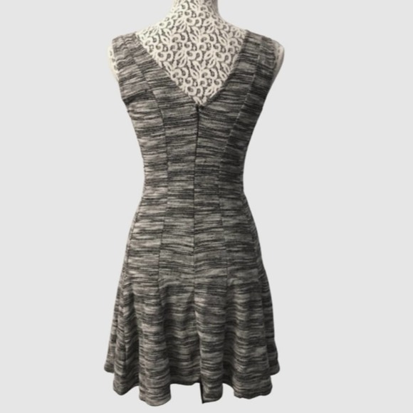 Banana Republic Sleeveless Drop Waist Marled Tweed Dress Black and White- Size 2 - Picture 5 of 7